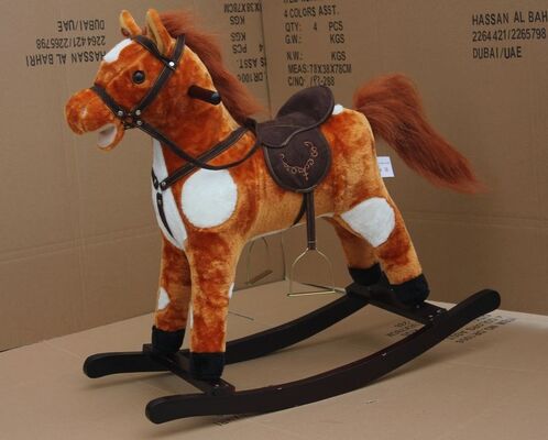 Cavallo a dondolo della peluche con la bocca commovente sana e coda per il giro dei bambini sul gioco