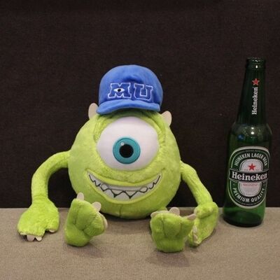 La peluche farcita gioca le action figure di Mike Wazowski dell'università dei mostri per la raccolta