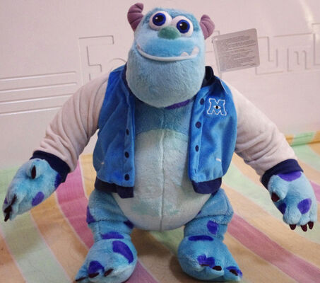 La peluche farcita gioca le action figure di Mike Wazowski dell'università dei mostri per la raccolta