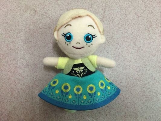 La peluche congelata adorabile a 4 pollici Keychain farcito gioca il giallo blu rosso