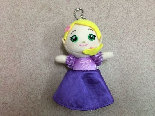 La peluche congelata adorabile a 4 pollici Keychain farcito gioca il giallo blu rosso
