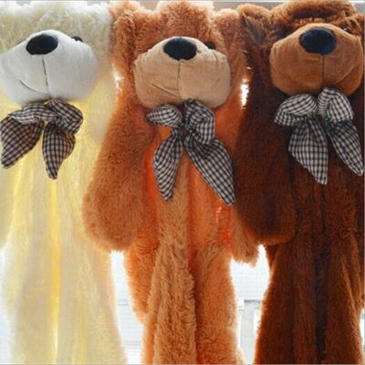 L'animale enorme della pelle di dimensione del grande della peluche orsacchiotto della pelle gioca la grande dimensione
