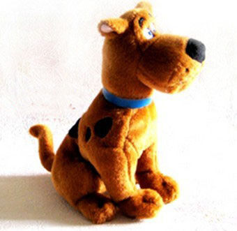 La peluche promozionale del fumetto gioca il doo scooby farcito, posa di seduta