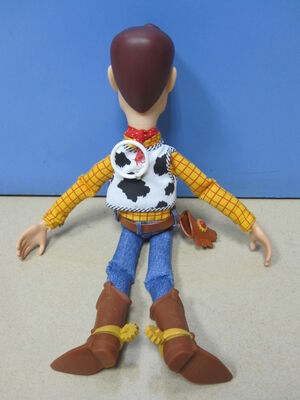 La peluche di musica del fumetto di Disney gioca le action figure di conversazione di Woody dello sceriffo di Pixar Toy Story