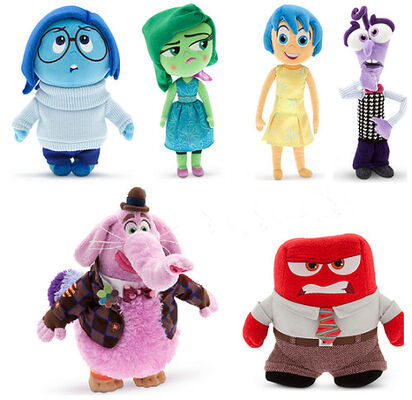 Interno sveglio di Disney - fuori la peluche molle del fumetto delle bambole gioca per i bambini