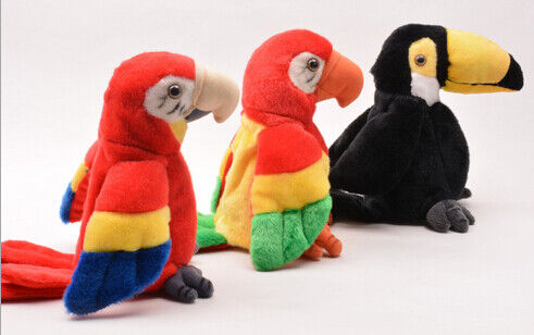 La peluche di conversazione interattiva educativa gioca il pappagallo musicale per il festival